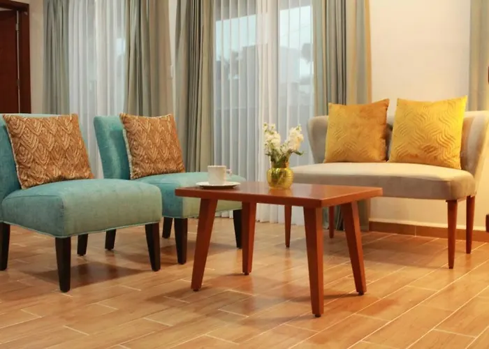 Villa Cerenata, Downtown,Few Steps From The Beach.