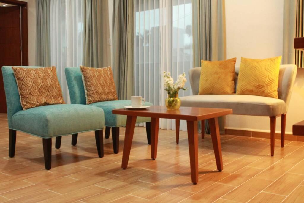 Apartment Cerenata, Downtown,few Steps From The Beach. *
